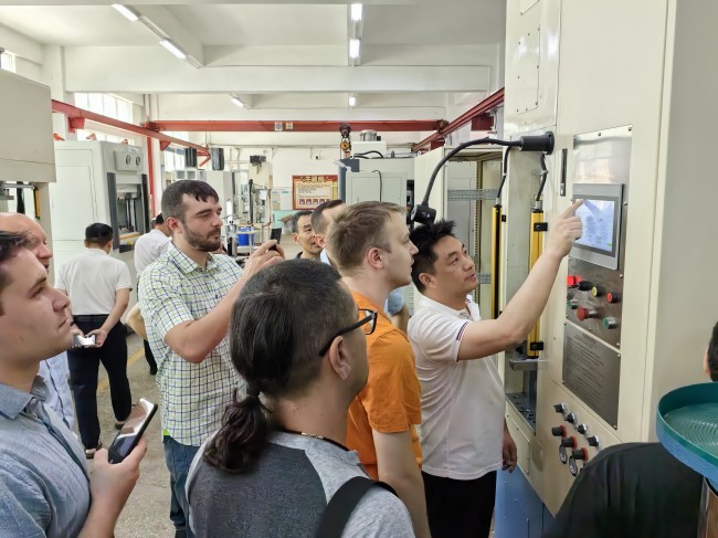 氧化鋁、氧化鋯陶瓷粉末伺服成型機(jī)