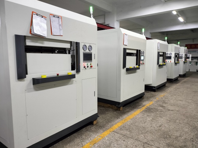 新材料：碳纖、玻纖、復(fù)合材料熱壓成型機(jī)技術(shù)